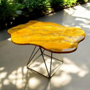 Nowy Stolik z Żywicy Epoksydowej w Odcieniach Złota - Unikalny Element Wyposażenia Twojego Wnętrza!