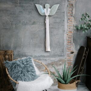 Anioł Szczęścia w Odcieniach Szarości - Magiczny Element Twojego Wnętrza