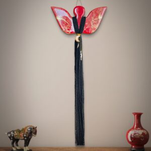 Anioł Szczęścia w Soczystej Czerwieni z Biżuterią Księżycową