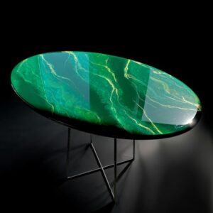 Ręcznie wykonany stolik z żywicy epoksydowej w odcieniach zieleni i złota