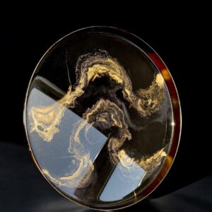 Elegancka Złota Taca z Żywicą Epoksydową w Kolorze Czarnym ze Złotym Wzorem - 30 cm