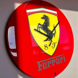 Zegar ścienny Ferrari z żywicy epoksydowej – Carmine Red, 60 cm