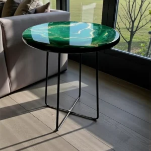 Okrągły stolik kawowy 50 cm z żywicą – butelkowa zieleń i złoto | Czarny stelaż | Nowoczesny design
